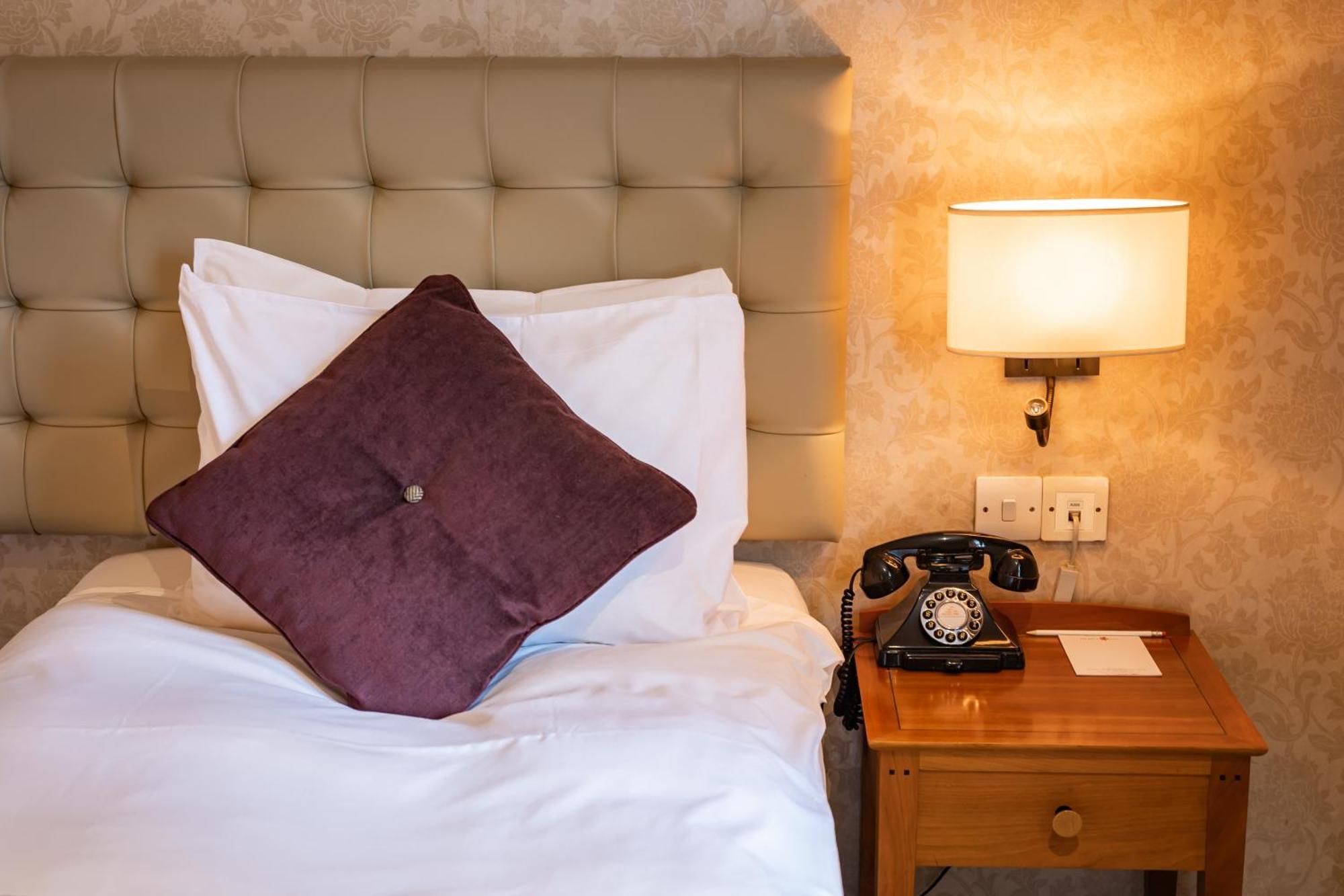 The Red Lion Hotel Hillingdon Luaran gambar