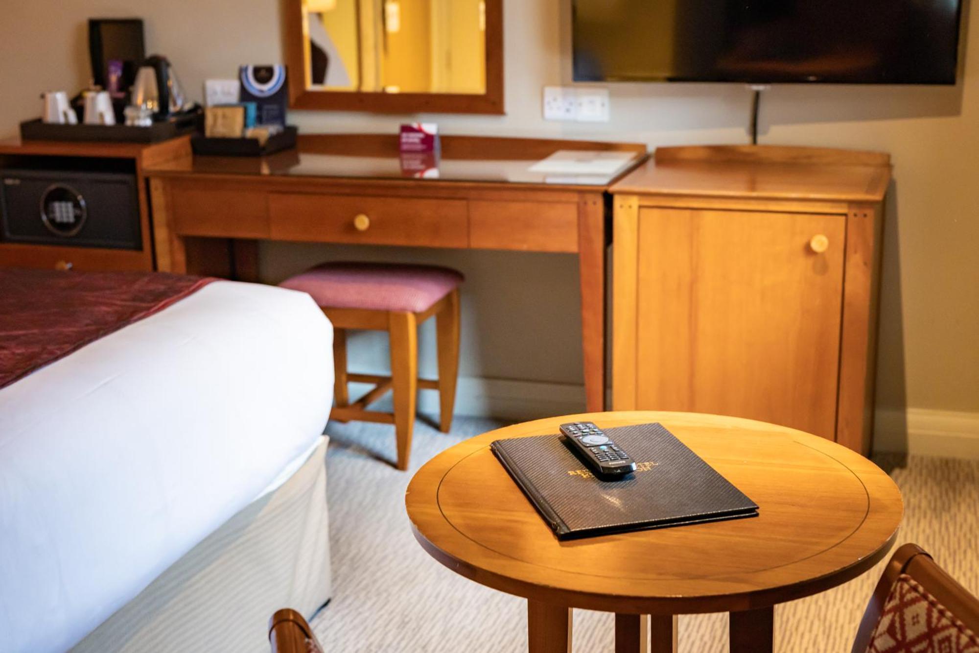 The Red Lion Hotel Hillingdon Luaran gambar