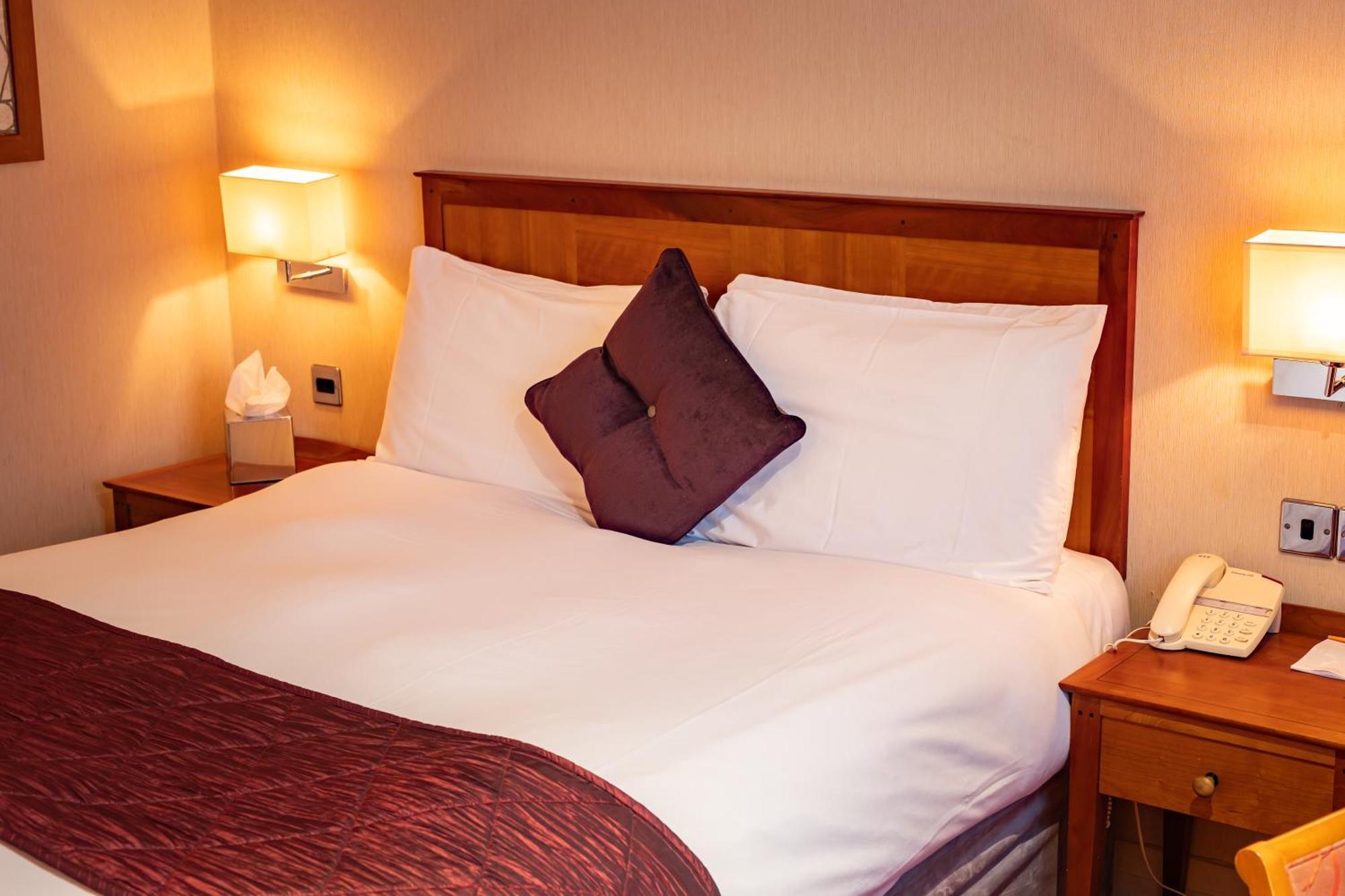 The Red Lion Hotel Hillingdon Luaran gambar