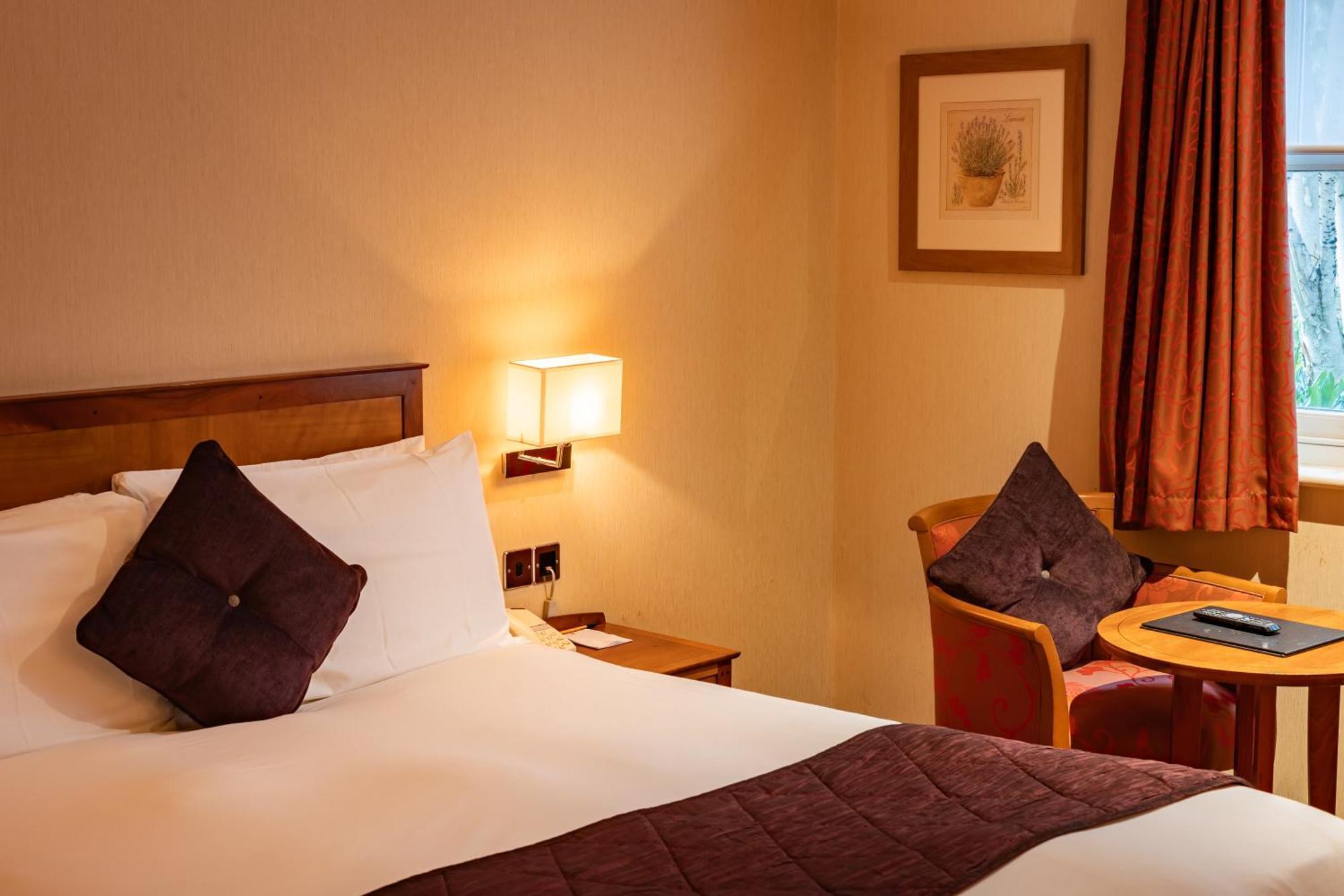 The Red Lion Hotel Hillingdon Luaran gambar