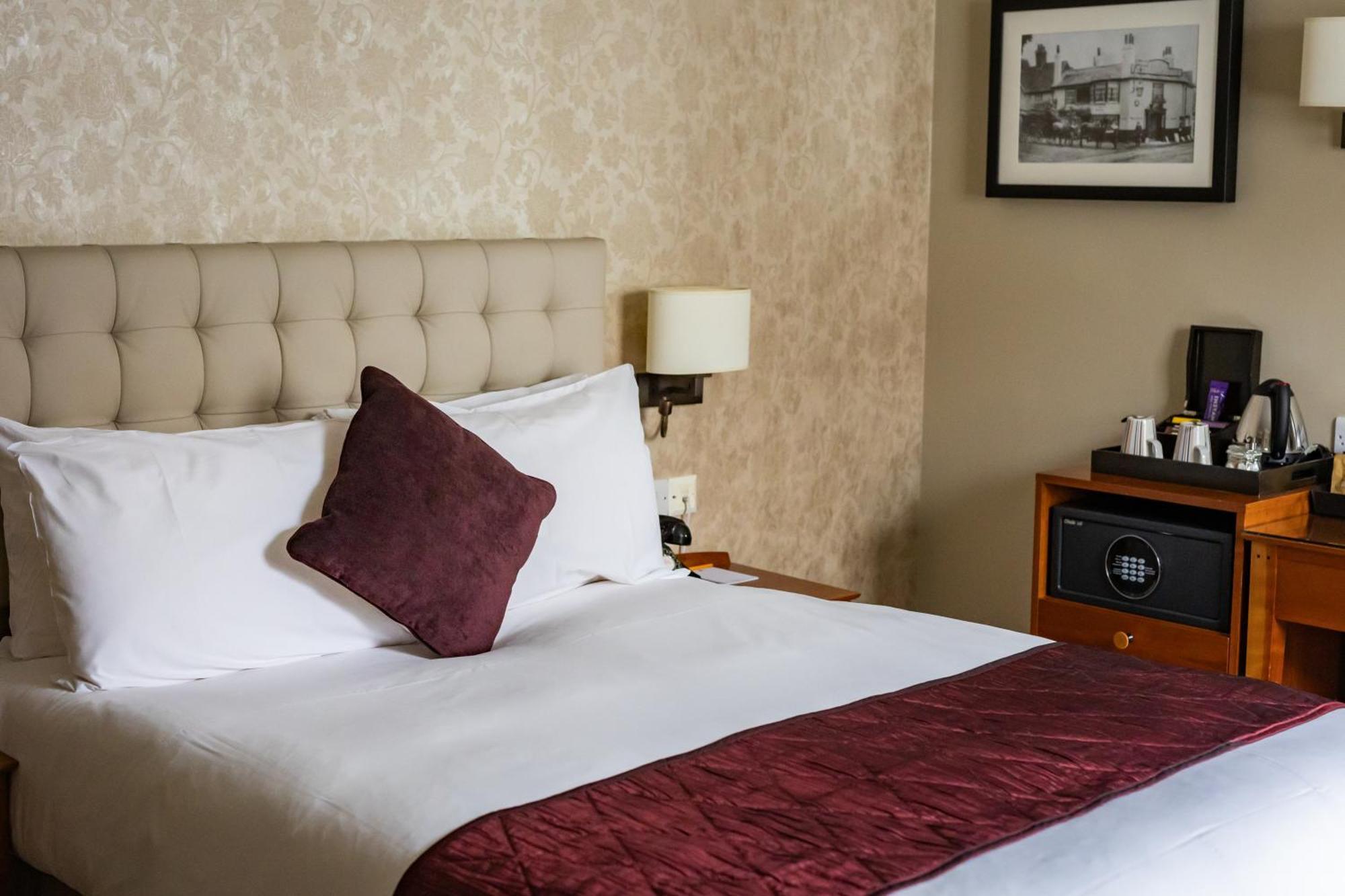 The Red Lion Hotel Hillingdon Luaran gambar